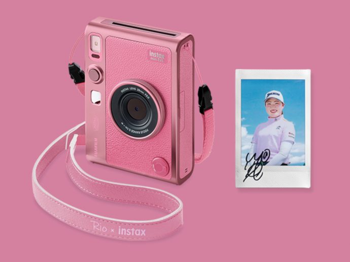 Fujifilm Instax mini EVO comes in a pink edition you probably can never get