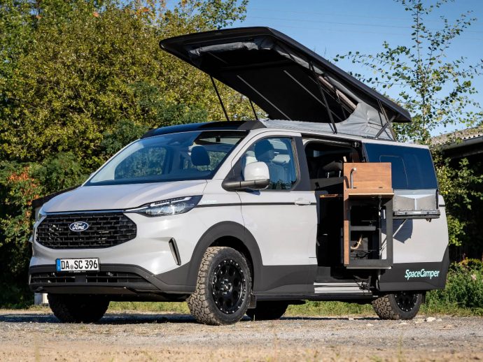 SpaceCamper Classic+ Ford Impresses with swiveling + expandable kitchen and spacious pop-up roof