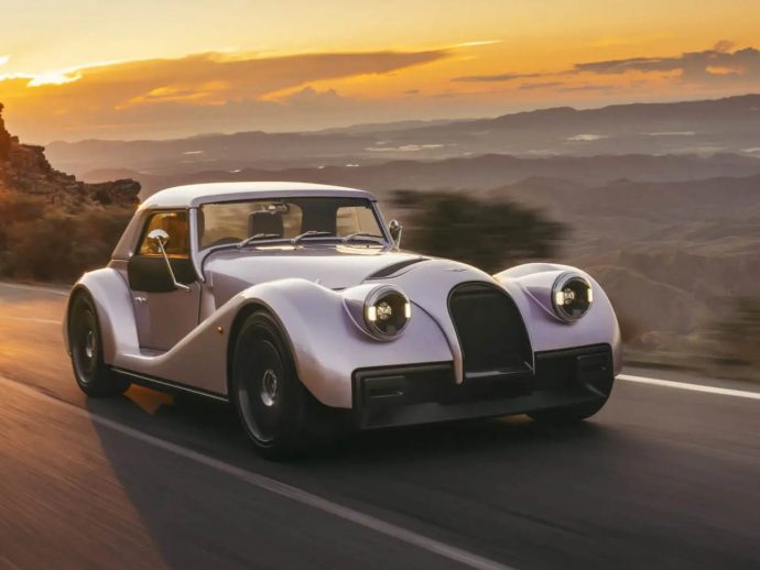 Morgan Supersport is a fusion of old-school and modern aesthetics in a powerful roadster