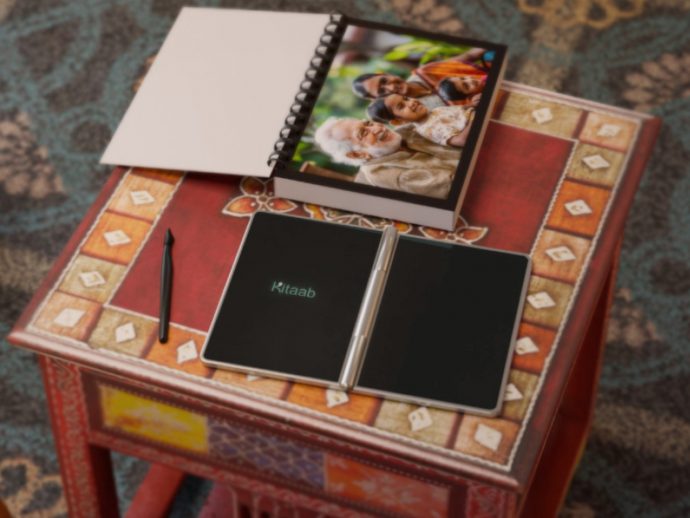 Dual-Screen Journal Concept Bridges Memories and Connections for Elderly Users