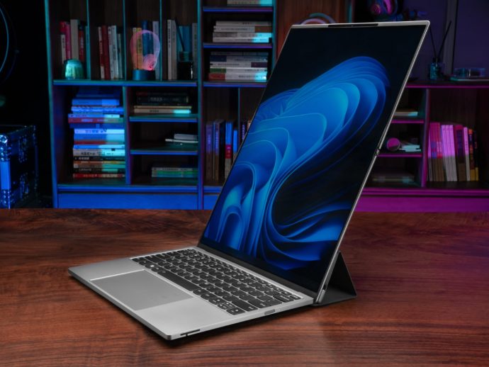 Lenovo MWC 2025: AI ThinkPads, the “Flip” AI PC & Modular Magic Bay!
