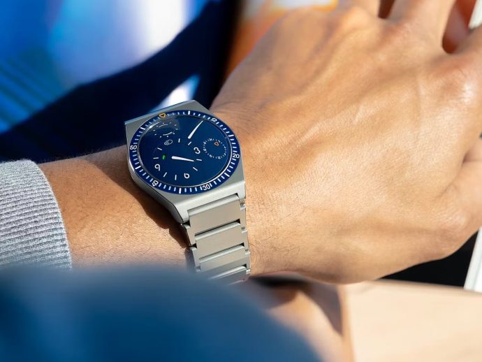 Ressence Unveils Type 7: Revolutionary Oil-Filled GMT Watch with Integrated Titanium Bracelet