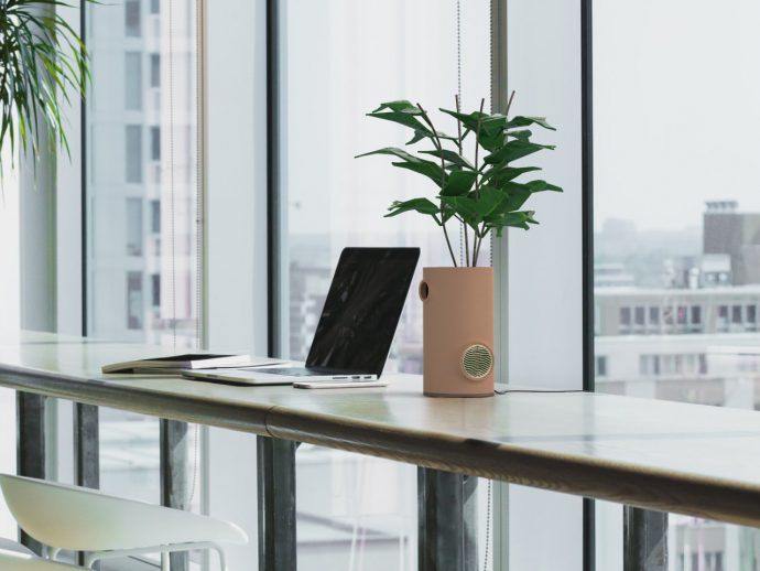 Desk Vase and Fan Concept Keeps You Cool With A Blend Style and Sustainability