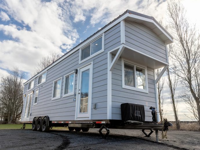 This 34-Foot Tiny Home Maximizes Space & Comfort While Sleeping Eight People