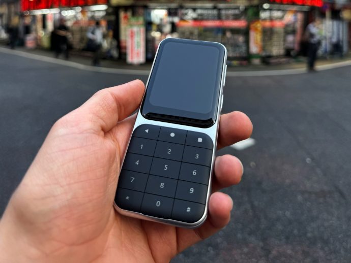 Sidephone Is A Feature Phone With Swappable Keypads That Brings Fun to Minimalism