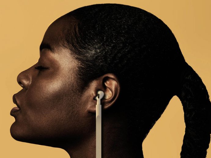 This reverse charging cable for AirPods Pro is useful when buds and case battery runs out