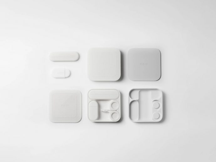 Cat care set brings a minimalist but functional aspect to cat grooming