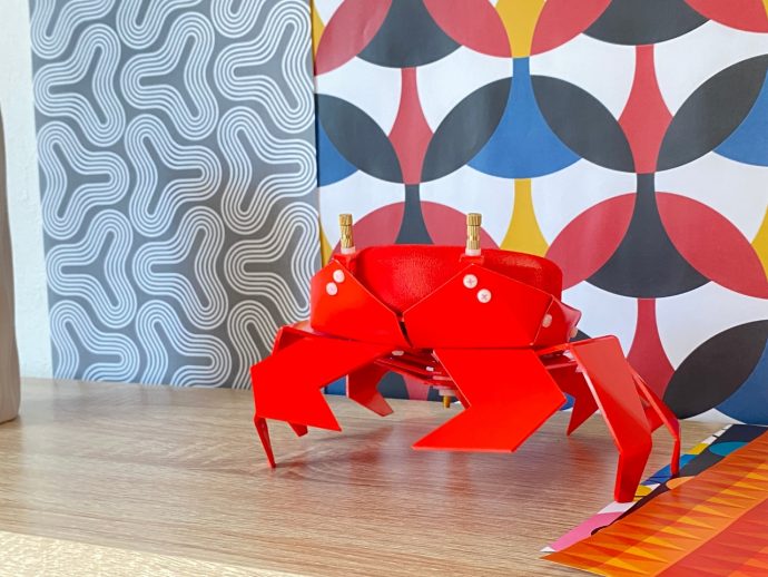 Origami and crab inspired speaker holder adds a simple beauty to your space