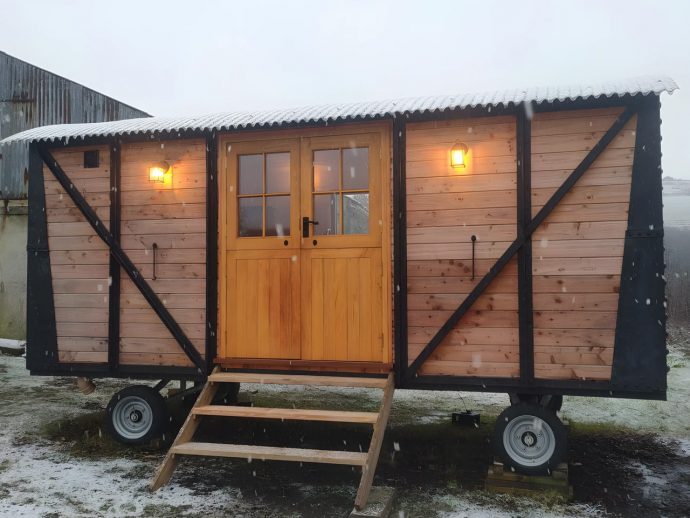 Vintage 1940s Railway Car Was Transformed Into A Cozy Tiny House In Cornwall