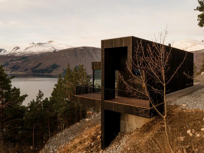Minimal Norwegian Retreat Offers Serene Living & Panoramic Fjord Views For Your Next Vacation