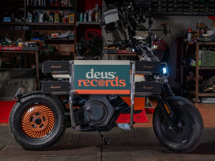 BMW DE-02 x Deus electric bike drops beats on the go with integrated turntable and Marshall speakers