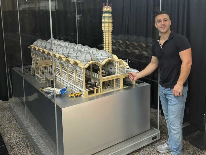 LEGO Artist builds stunning 150,000-piece replica of reagan national airport