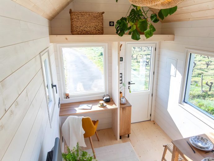 French Tiny Home Offers Ideal Home Office Solution For Remote Workers Seeking Comfort & Efficiency