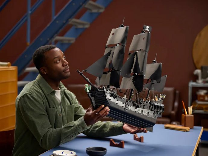 LEGO Ideas Captain Jack Sparrow’s Pirate Ship sets sail in matte black skin