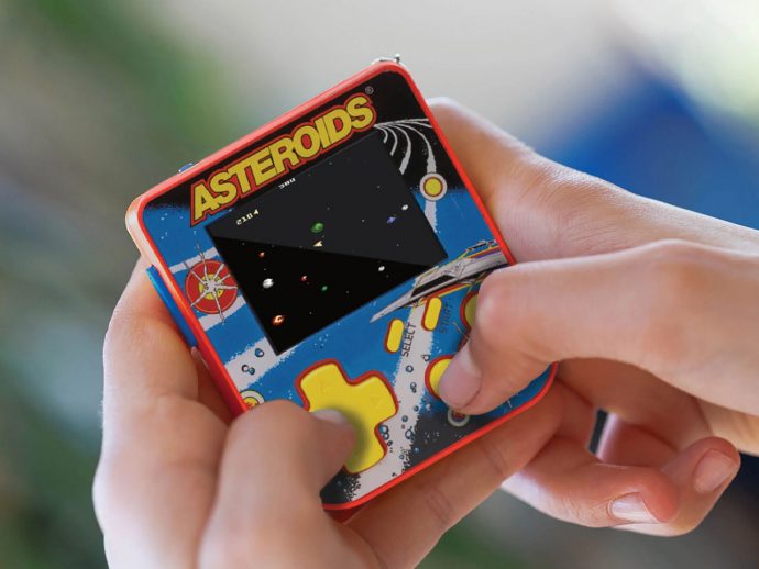 Super Micro Keychain Gamer shrinks retro arcades into your pocket