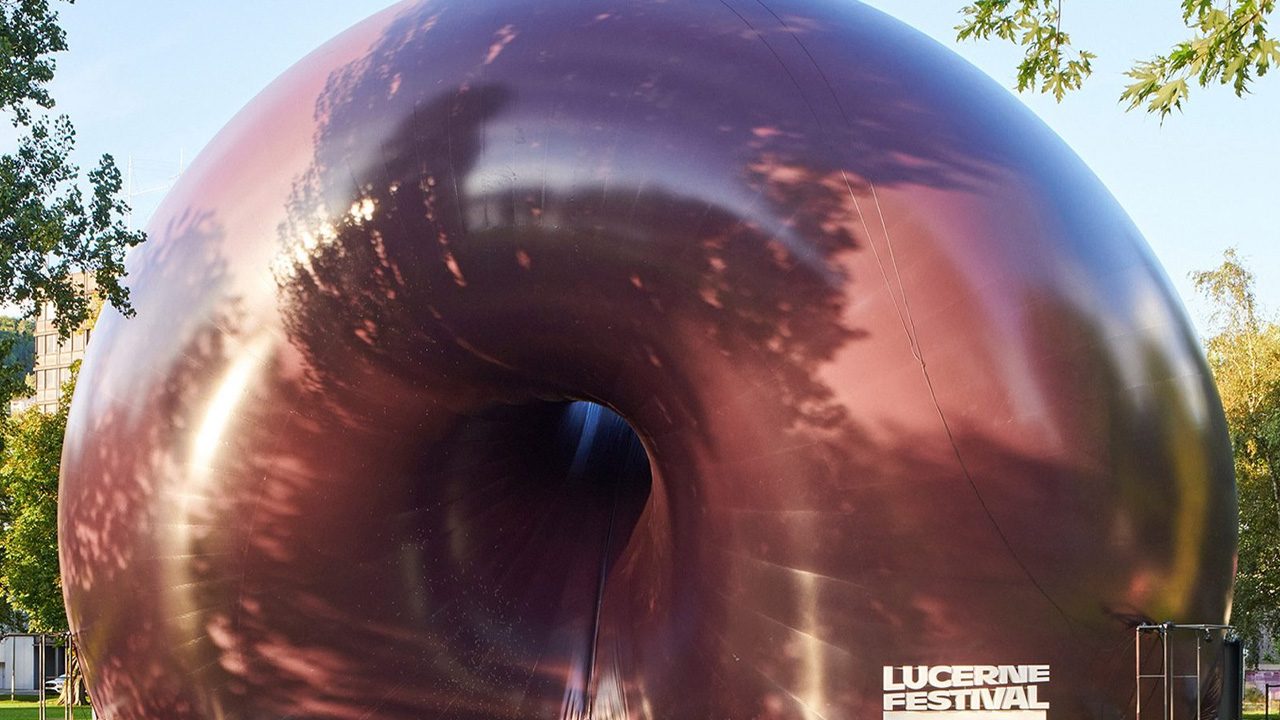 World's First Inflatable Concert Hall Is Made Using PVC & Looks World's First Inflatable Concert Hall Is Made Using PVC & Looks