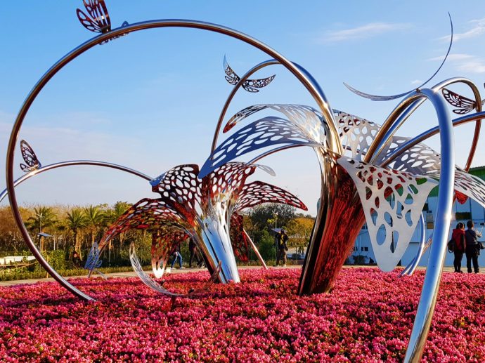 This Public Sculpture In Taiwan Looks Different Every Hour of the Day