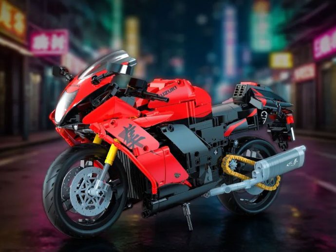Build the legendary Suzuki Hayabusa 25th Anniversary bike with this 1,043-piece set