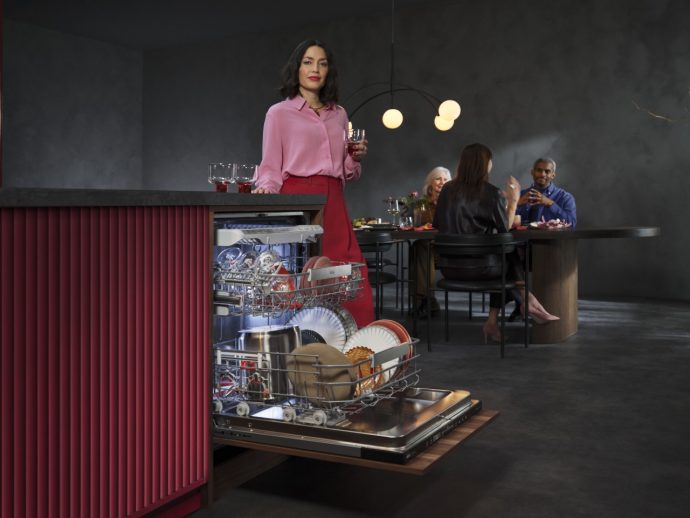 AEG Unveils World’s Quietest Dishwasher + Ovens with AI that Watch Your Meals at IFA 2025