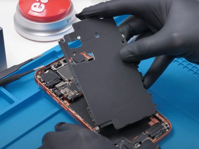 iPhone 17 Pro Teardown Reveals Apple Rebuilt Everything From Silicon to Surface