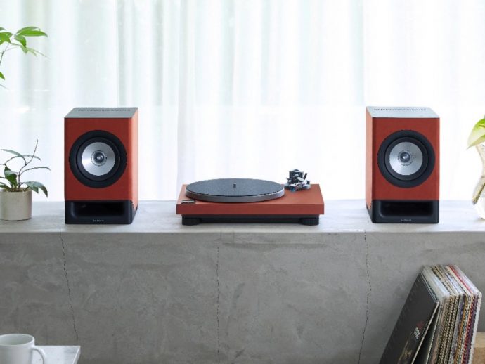 Technics SL-40CBT is a stylish, affordable turntable for modern vinyl lovers