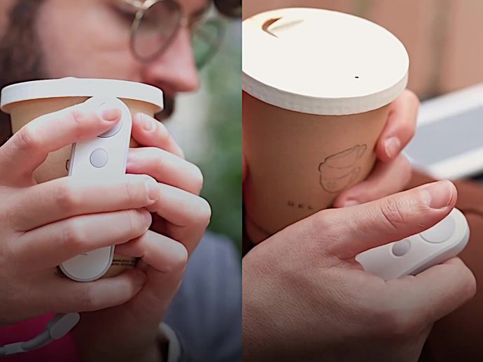 Kobo’s $30 Remote Turns eReader Pages While You Hold Your Coffee