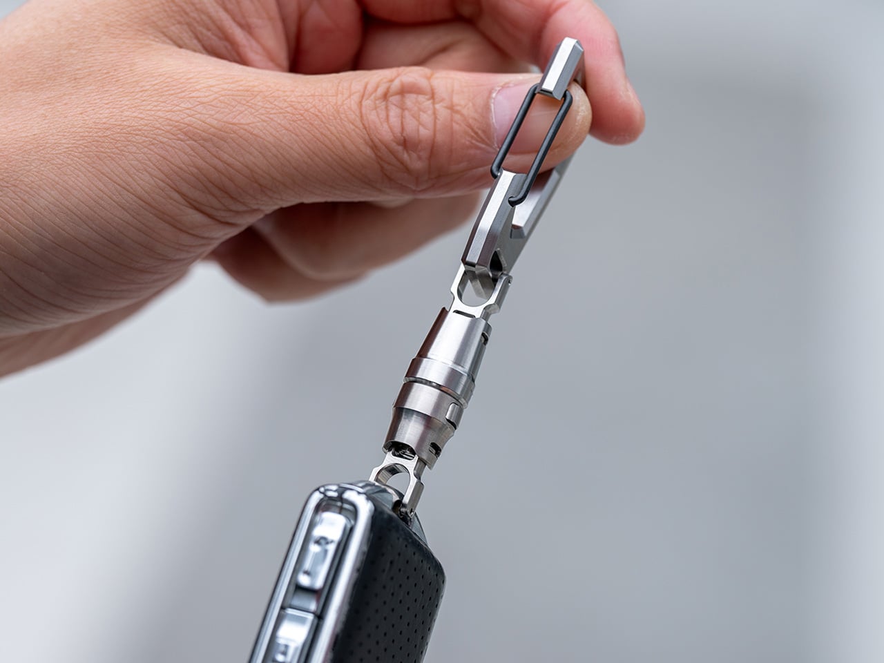 This 6.5g Quick-Release Titanium Keychain Opens With One Hand - Yanko Design