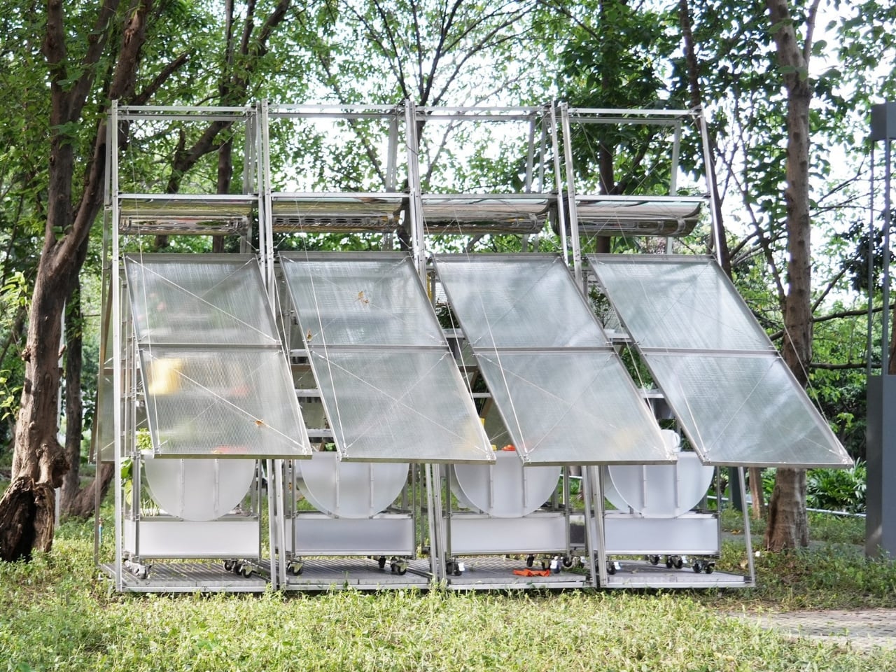 This Chinese Greenhouse Folds Open Into a Community Kitchen - Yanko Design
