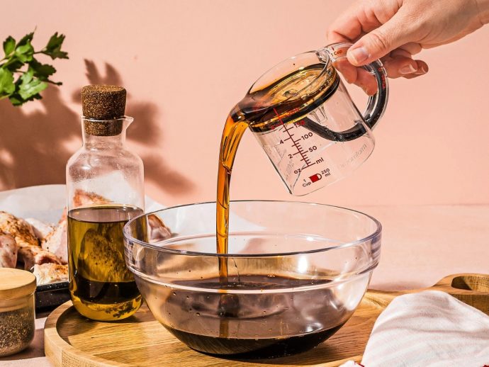 Dreamfarm’s Genius Measuring Cup Squeegees Itself Clean Every Time