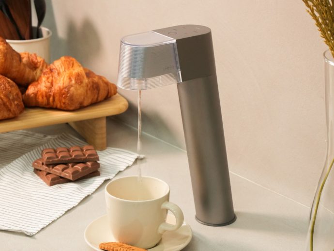 Water Purifier Faucet Looks Like a Designer Lamp and Fits in 135mm