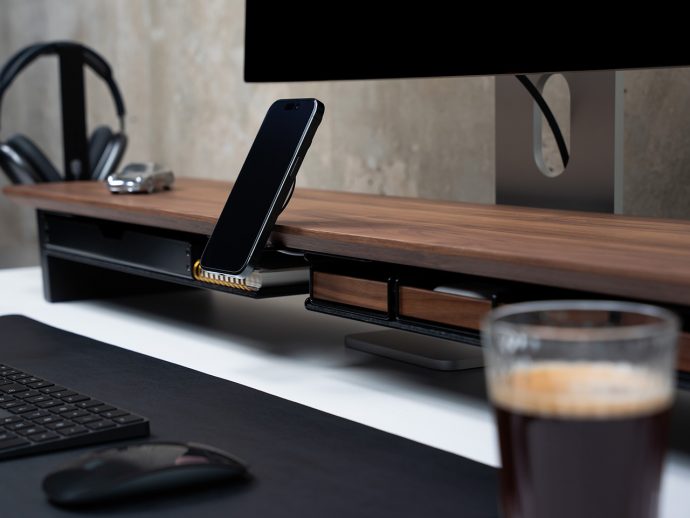 BALOLO Setup Cockpit: Wood Monitor Stand That Adapts to Your Work