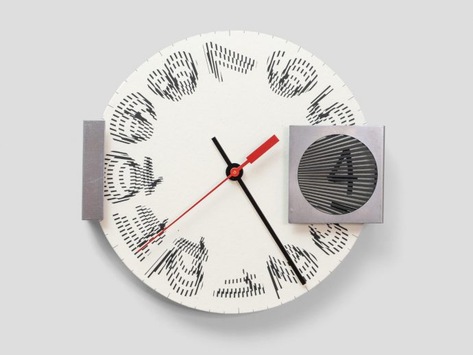 Clock Makes Hours Appear and Disappear Through Moiré Patterns