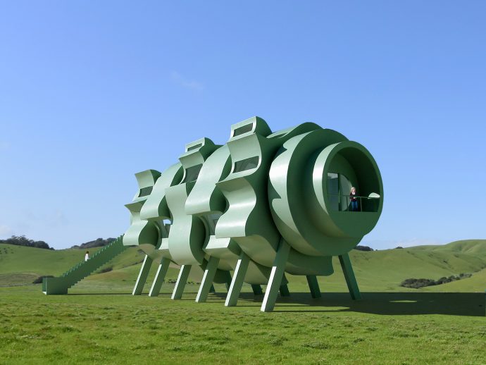 Concept House With 5 Segments Rotates to Catch Sun and Wind