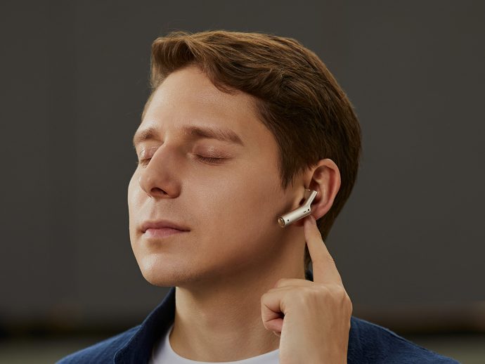 7 Best Underrated Travel Gadgets That Fit in Your Carry-On and Solve 90% of Travel Headaches