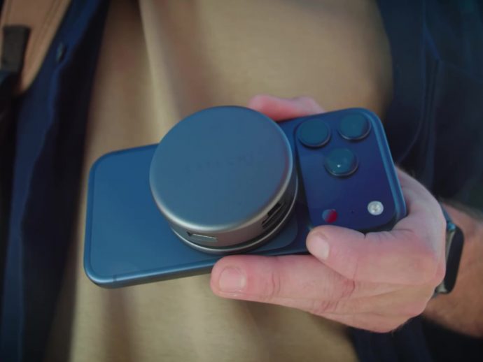 Satechi 7-in-1 Hub Retracts Its Cable and Sticks Magnetically