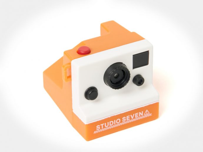 This 15g Digital Camera Looks Like a Tiny Polaroid, Hangs on Keychains