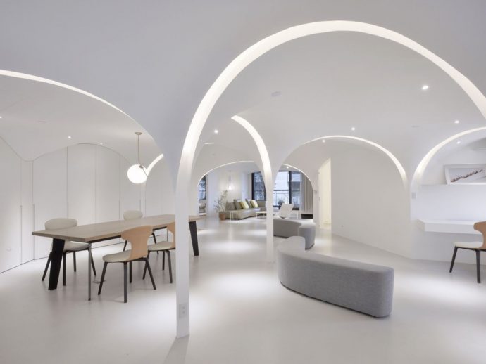 This Curved-Light Overhaul Rewrites How a Taiwanese Apartment Breathes and Feels