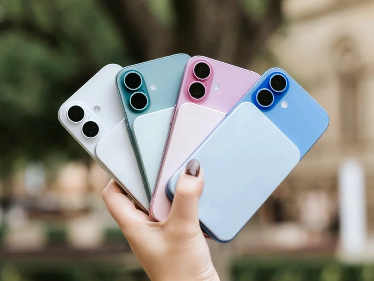 Top 10 World's Thinnest MagSafe Power Banks That Give Your Phone Battery Without Any Bulk - Yanko Design