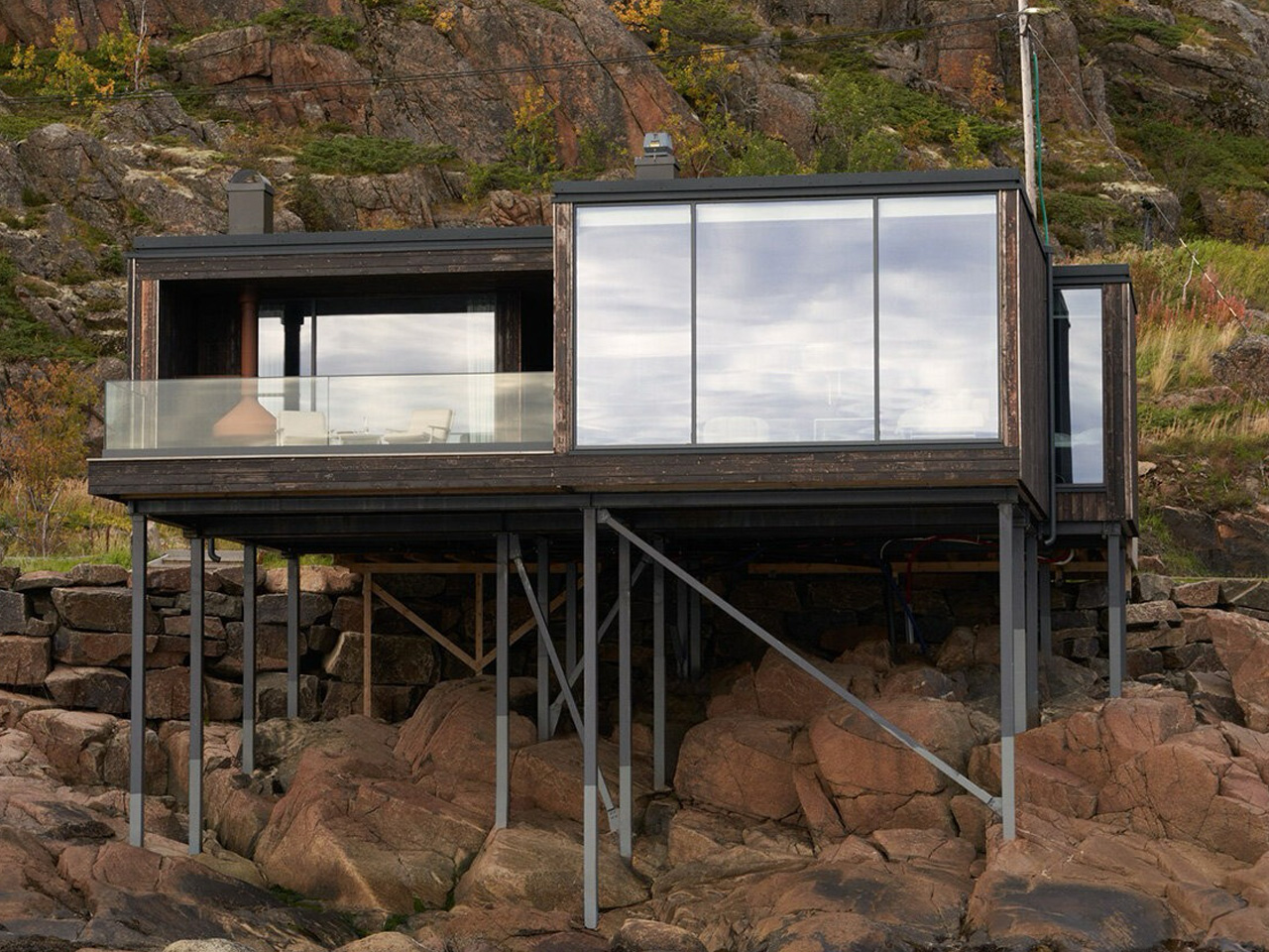 Floating Above the Arctic: Vipp's Latest Guesthouse Channels Norway's Fishing Tradition - Yanko Design