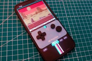 This Weird $12 Clip-On Gamepad Turns Your Smartphone Into a Game Boy Color