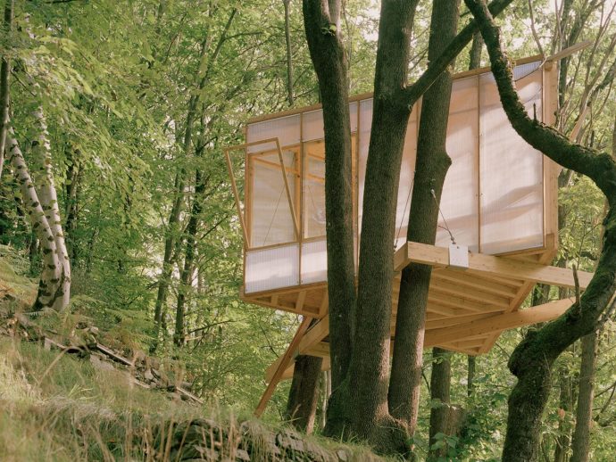 Self-Built Treehouse Writing Studio Nestles Among Swiss Valley Oaks