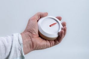 Homing Compass Lets a Single Red Arrow Always Point the Way Back Home