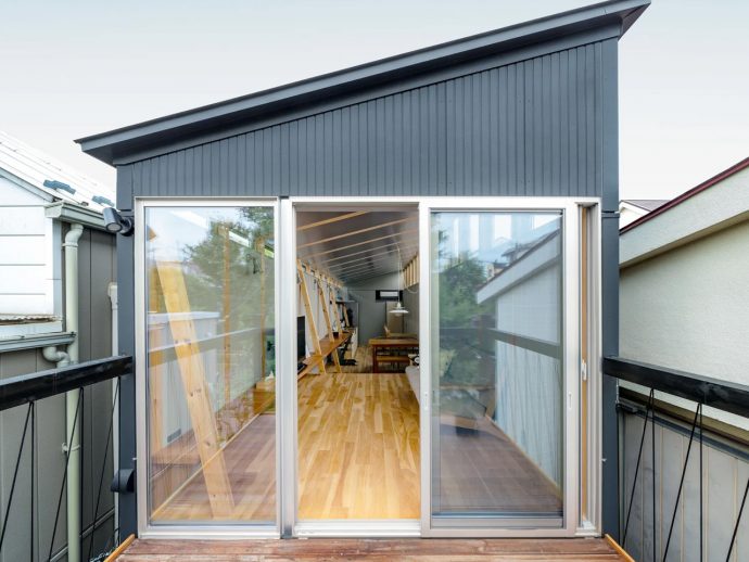 This Fukasawa Residence Honors Japanese Timber Traditions on a Narrow Plot