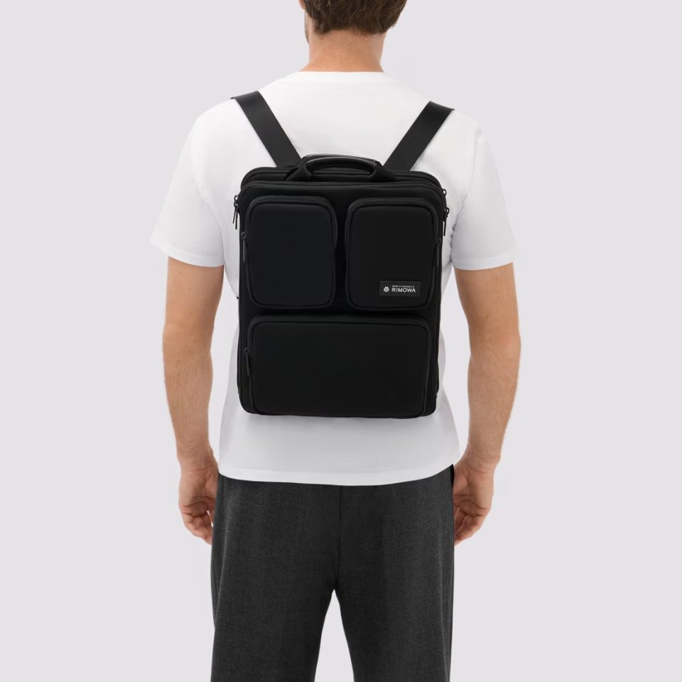 RIMOWA バックパック ブラック Rimowa Just Built a $450 Bag That's Actually 3 Bags in One - Yanko