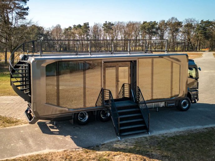 Shiver x Expandable 6×6 motorhome will deliver comfortable mobile lodging for a team of six