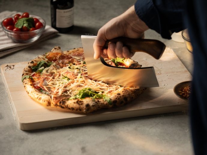 This $48 Pizza Axe Just Made Every Round Cutter Obsolete