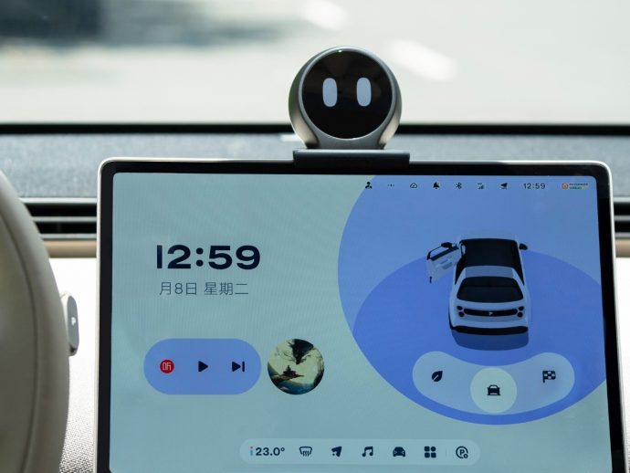 This Cute AI Robot Just Turned Your Car Into a 4G Hotspot