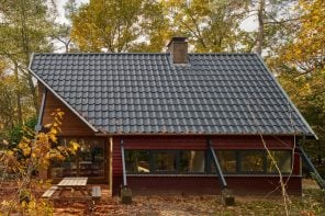 This Dutch A-Frame Shares Its Space With Bats, Birds, and Nature