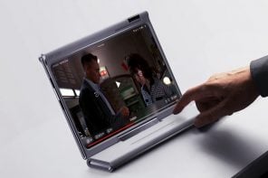 This portable display for smartphones extends usability and convenience for hustlers