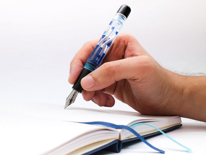 This $89 Fountain Pen Shows You the Ink Flowing Through it’s 3D Printed Maze